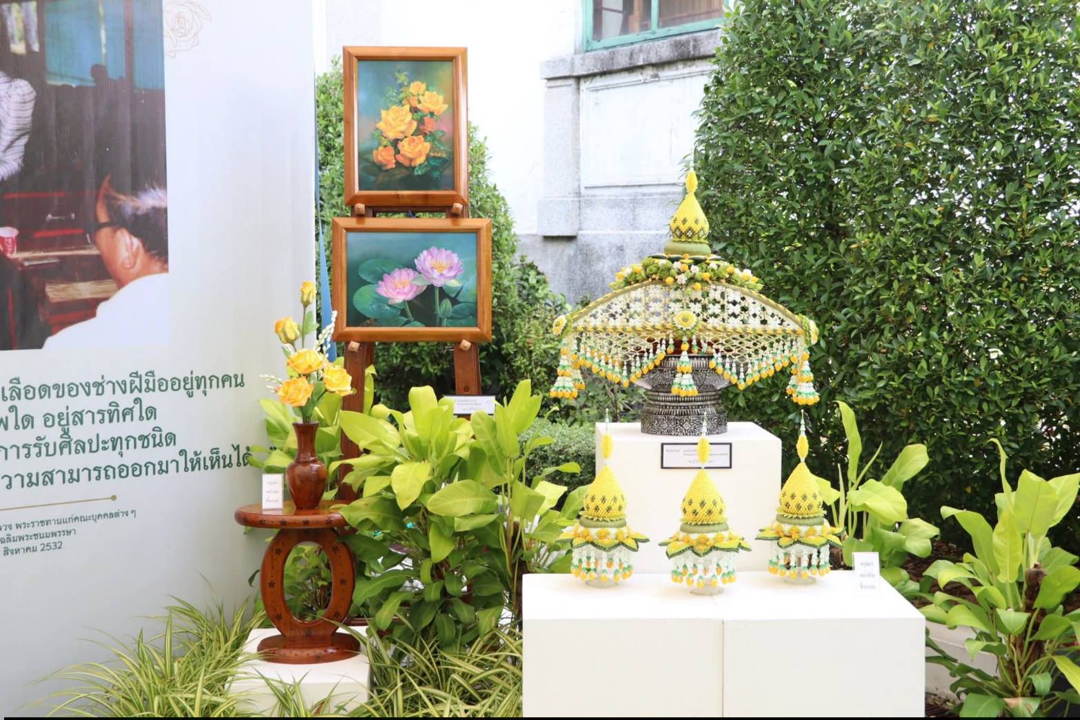 title - รัฐมนตรีว่าการกระทรวงเกษตรและสหกรณ์ พร้อมด้วยคณะผู้บริหาร ส.ป.ก. เข้าเยี่ยมชมโซนกิจกรรมฝึกอาชีพ Workshop งานศิลปหัตถกรรม (ศพส.) กิจกรรมจัดขึ้นภายใต้งาน วันคล้ายวันสถาปนาครบรอบ 51 ปี ส.ป.ก. ณ สำนักงานการปฏิรูปที่ดินเพื่อเกษตรกรรม